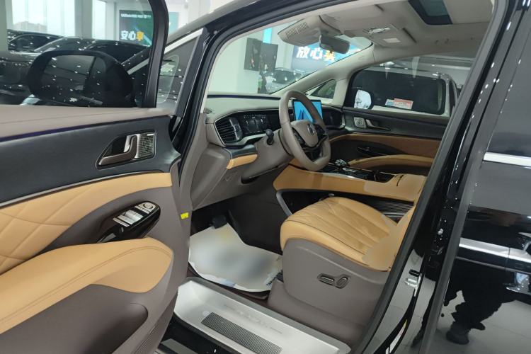Used Denza D9 2023 DM-i 965 Luxury Model Driver Seat