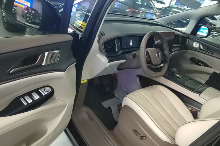 Used Denza D9 2023 DM-i 965 Luxury Model Driver Seat