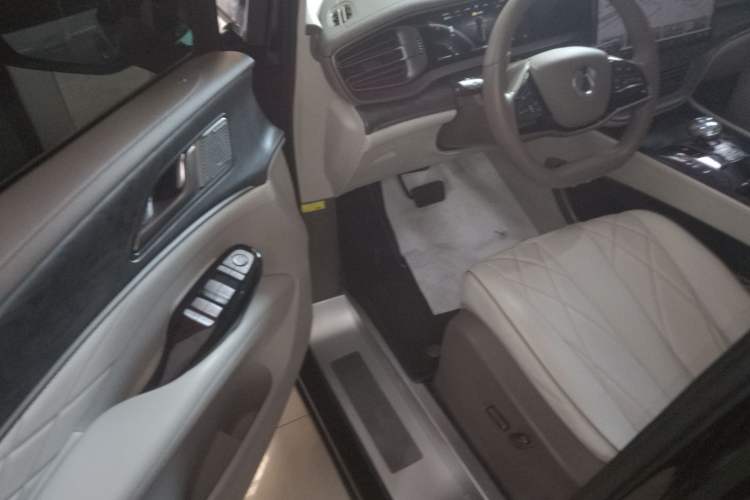 Used Denza D9 2023 DM-i 945 Business Edition Driver Seat