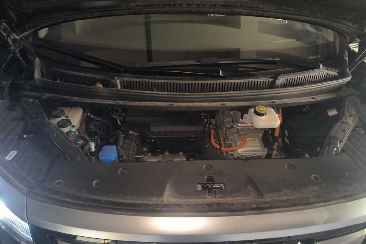 Used Denza D9 2023 DM-i 965 Luxury Model Engine Bay