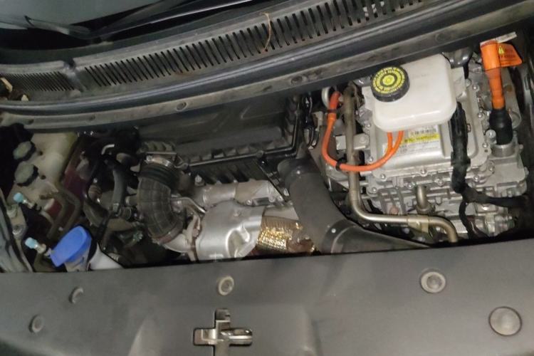 Used Denza D9 2023 DM-i 965 Luxury Model Engine Bay