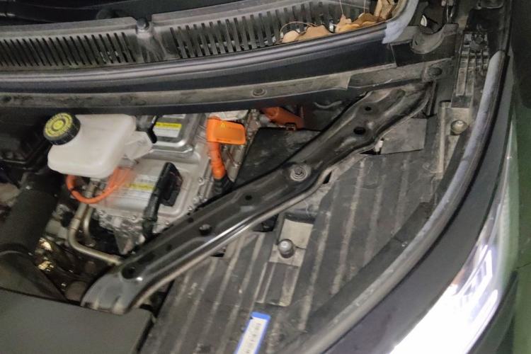 Used Denza D9 2023 DM-i 965 Luxury Model Engine Bay Left