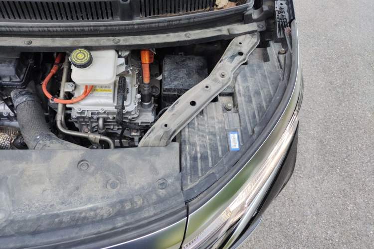 Used Denza D9 2023 DM-i 945 Business Edition Engine Bay Left
