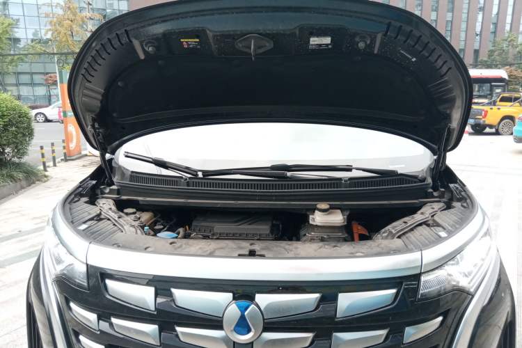 Used Denza D9 2023 DM-i 965 Luxury Model Engine Bay