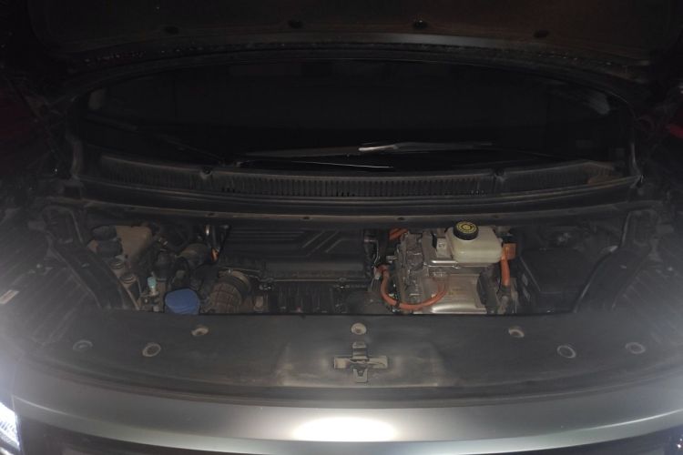 Used Denza D9 2023 DM-i 965 Luxury Model Engine Bay