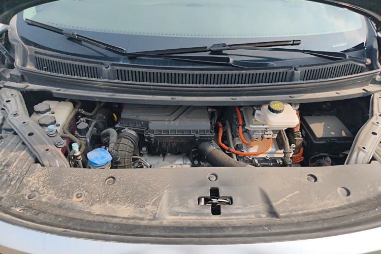 Used Denza D9 2023 DM-i 965 Luxury Model Engine Bay