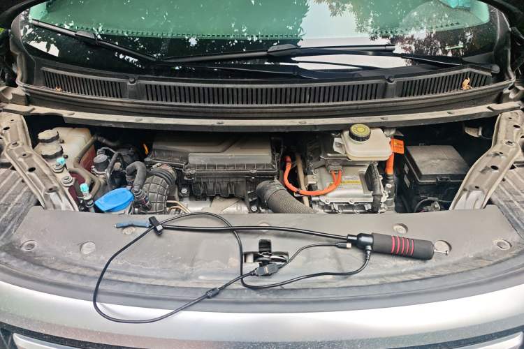 Used Denza D9 2023 DM-i 965 Luxury Model Engine Bay