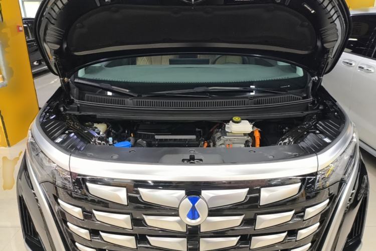 Used Denza D9 2023 DM-i 965 Luxury Model Engine Bay