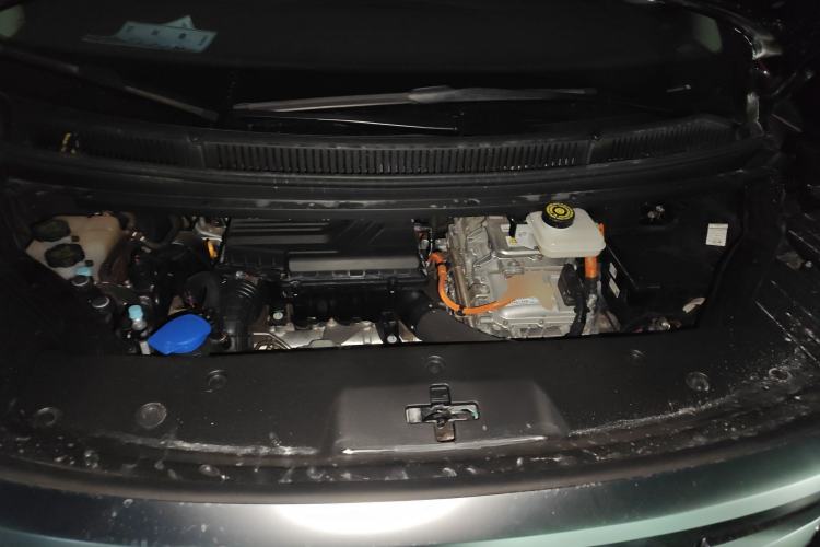 Used Denza D9 2023 DM-i 965 Luxury Model Engine Bay