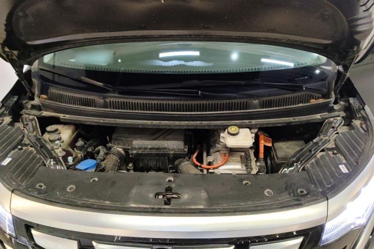 Used Denza D9 2023 DM-i 965 Luxury Model Engine Bay
