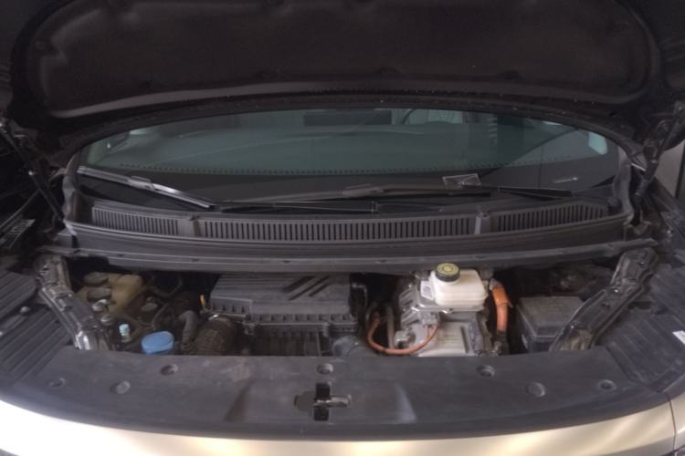 Used Denza D9 2023 DM-i 945 Business Edition Engine Bay
