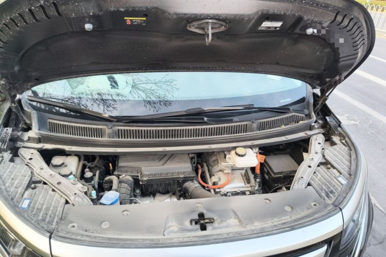 Used Denza D9 2023 DM-i 965 Luxury Model Engine Bay