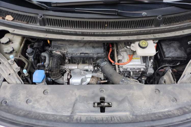 Used Denza D9 2023 DM-i 945 Business Edition Engine Bay