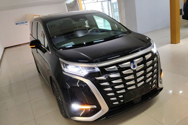 Used Denza D9 2023 DM-i 965 Luxury Model Front Right 45 Deg