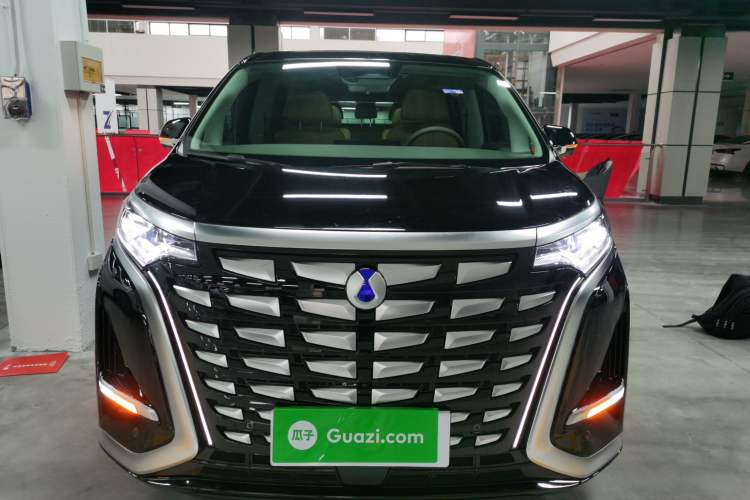 Used Denza D9 2023 DM-i 965 Luxury Model Front