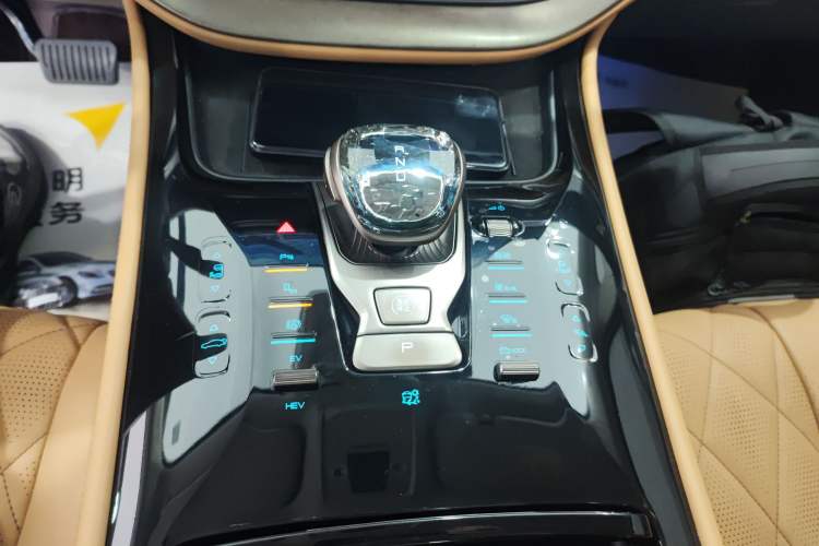 Used Denza D9 2023 DM-i 965 Luxury Model Gear Lever