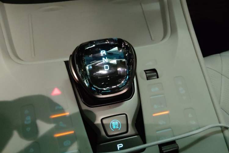 Used Denza D9 2023 DM-i 965 Luxury Model Gear Lever