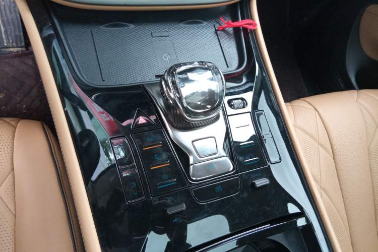 Used Denza D9 2023 DM-i 965 Luxury Model Gear Lever