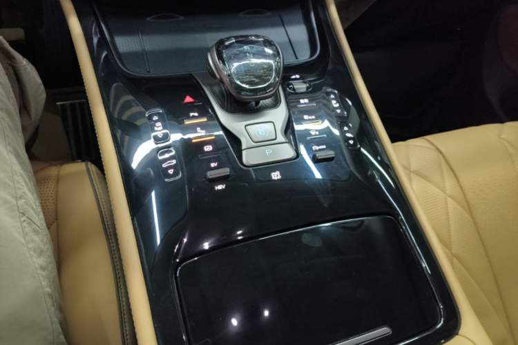 Used Denza D9 2023 DM-i 965 Luxury Model Gear Lever