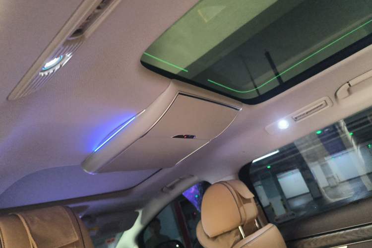 Used Denza D9 2023 DM-i 965 Luxury Model Headliner