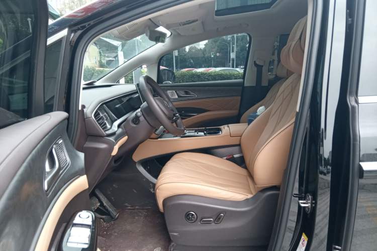 Used Denza D9 2023 DM-i 965 Luxury Model Left Front Seat