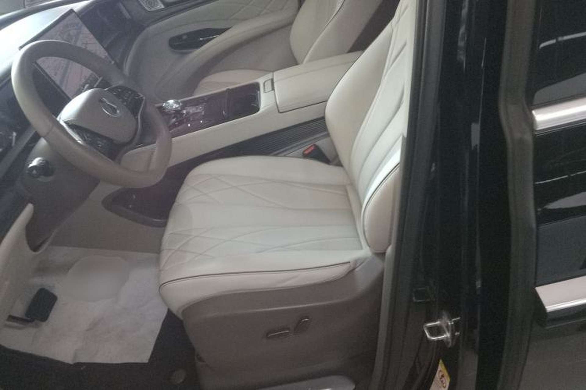 Used Denza D9 2023 DM-i 945 Business Edition Left Front Seat