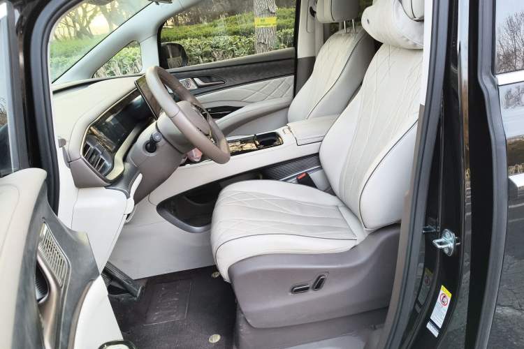 Used Denza D9 2023 DM-i 965 Luxury Model Left Front Seat