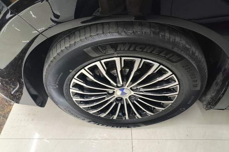 Used Denza D9 2023 DM-i 965 Luxury Model Left Front Wheel Hub