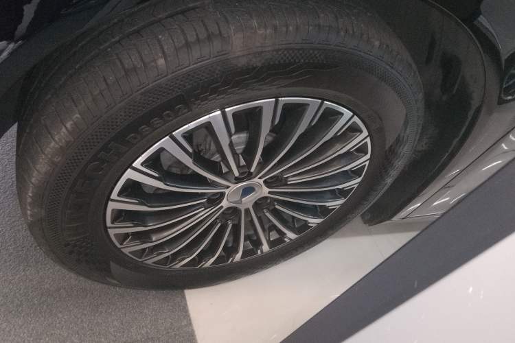 Used Denza D9 2023 DM-i 945 Business Edition Left Front Wheel Hub