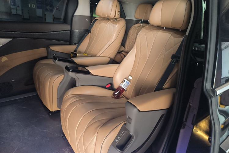 Used Denza D9 2023 DM-i 965 Luxury Model Left Rear Seat