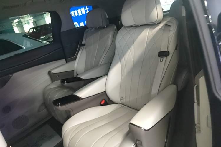 Used Denza D9 2023 DM-i 965 Luxury Model Left Rear Seat