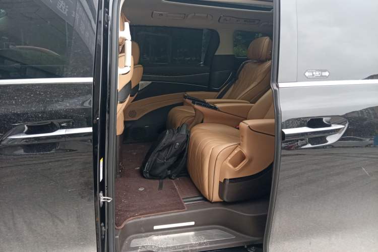 Used Denza D9 2023 DM-i 965 Luxury Model Left Rear Seat