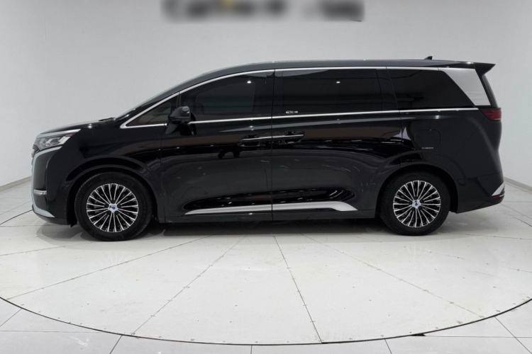 Used Denza D9 2023 DM-i 965 Luxury Model Left Side