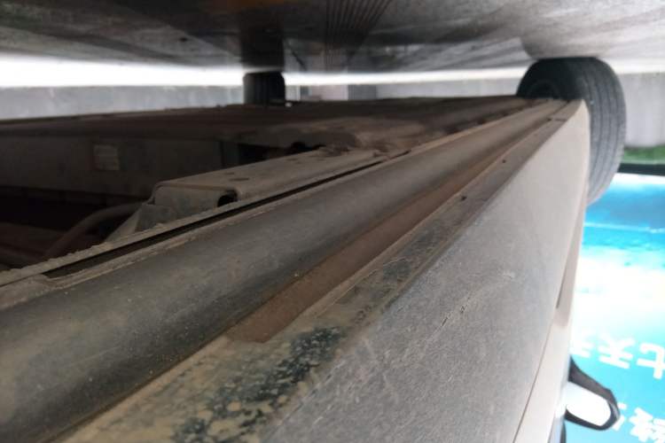 Used Denza D9 2023 DM-i 965 Luxury Model Left Side Sill