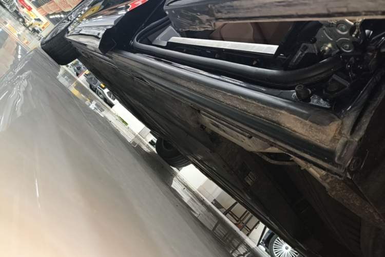 Used Denza D9 2023 DM-i 965 Luxury Model Left Side Sill