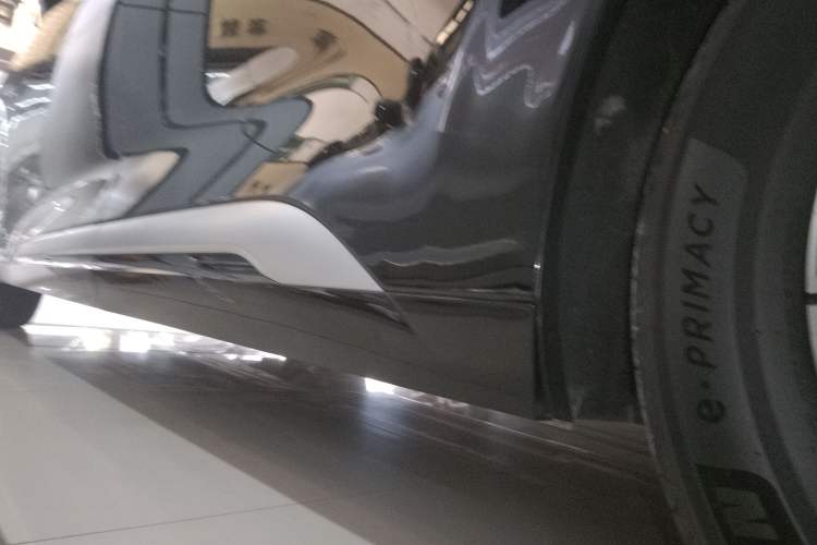 Used Denza D9 2023 DM-i 945 Business Edition Left Side Sill