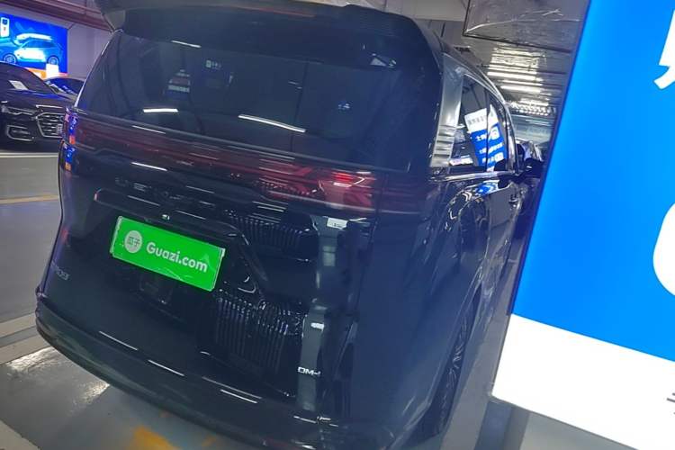 Used Denza D9 2023 DM-i 965 Luxury Model Rear Right 45 Deg