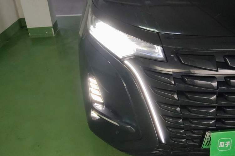 Used Denza D9 2023 DM-i 965 Luxury Model Right Front Headlight