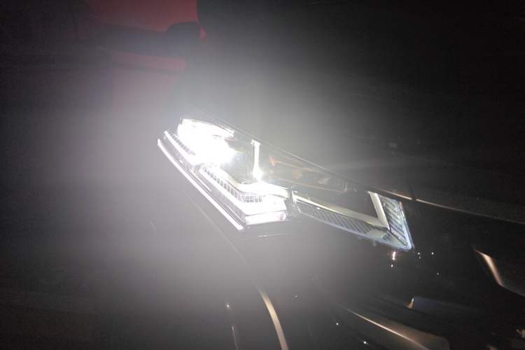 Used Denza D9 2023 DM-i 965 Luxury Model Right Front Headlight