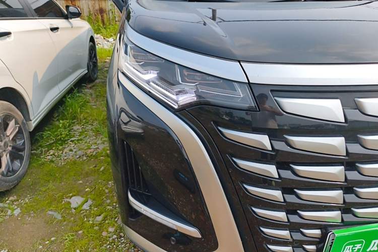 Used Denza D9 2023 DM-i 965 Luxury Model Right Front Headlight