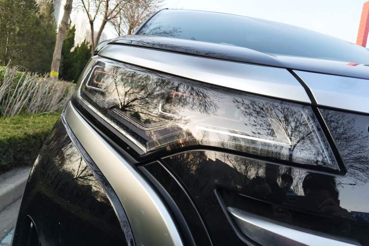Used Denza D9 2023 DM-i 965 Luxury Model Right Front Headlight