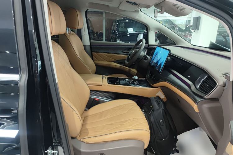 Used Denza D9 2023 DM-i 965 Luxury Model Right Front Seat
