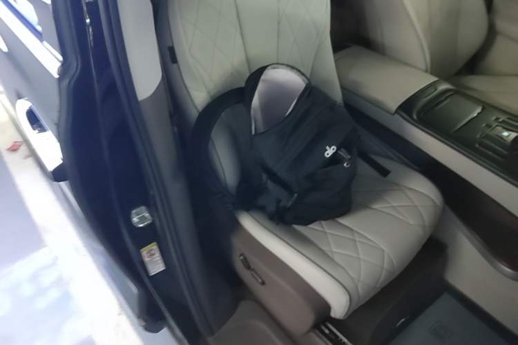 Used Denza D9 2023 DM-i 965 Luxury Model Right Front Seat