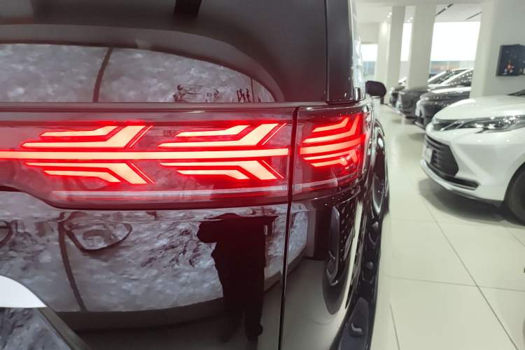 Used Denza D9 2023 DM-i 965 Luxury Model Right Rear Taillight