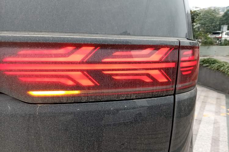 Used Denza D9 2023 DM-i 965 Luxury Model Right Rear Taillight