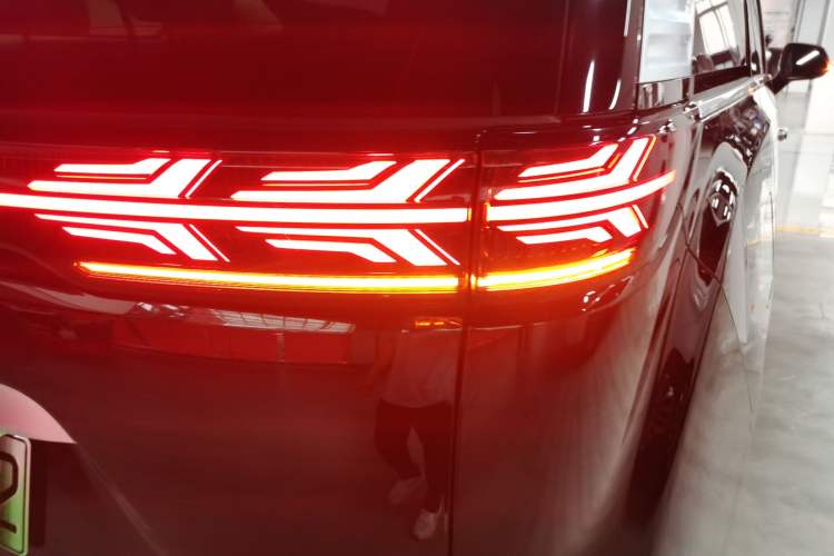 Used Denza D9 2023 DM-i 965 Luxury Model Right Rear Taillight
