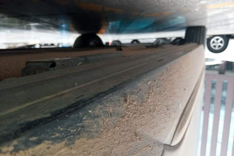 Used Denza D9 2023 DM-i 965 Luxury Model Right Side Sill