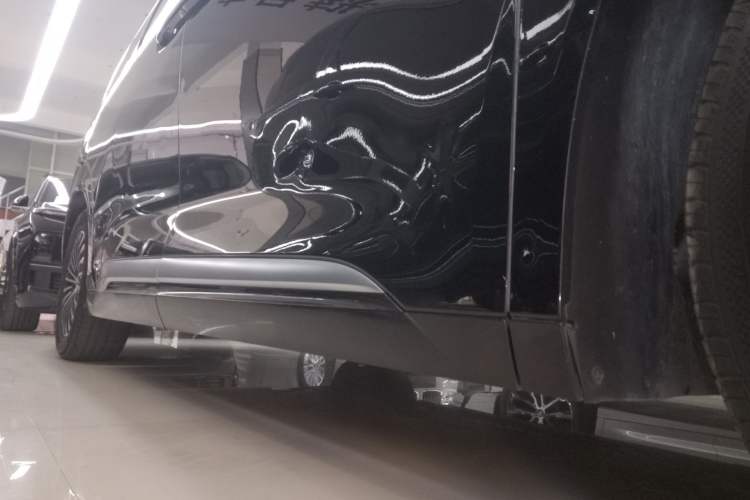 Used Denza D9 2023 DM-i 945 Business Edition Right Side Sill