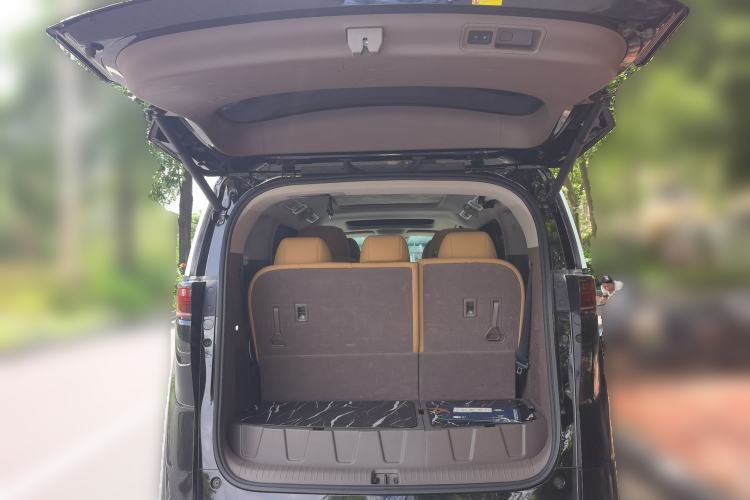 Used Denza D9 2023 DM-i 965 Luxury Model Trunk