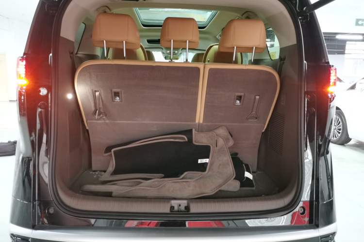 Used Denza D9 2023 DM-i 965 Luxury Model Trunk